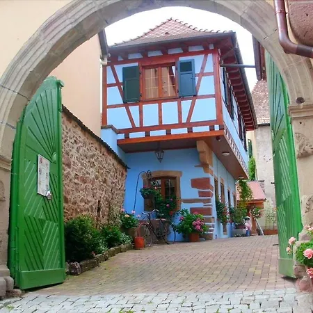 Dans Cite Medievale * Boersch