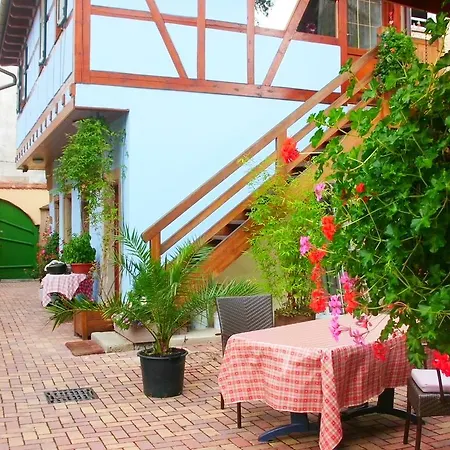 Dans Cite Medievale *